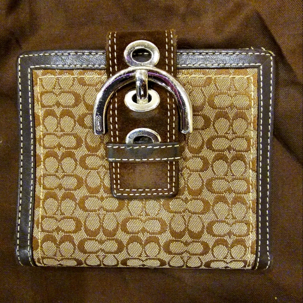 Coach Signature Fabric Trifold Wallet pre-owned - Picture 1 of 7